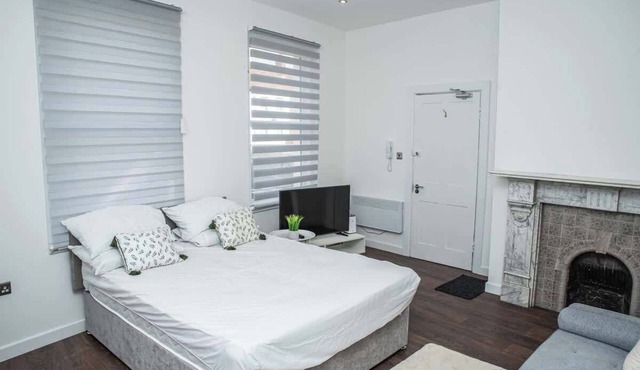 Studio in Buckinghamshire with Secured Parking