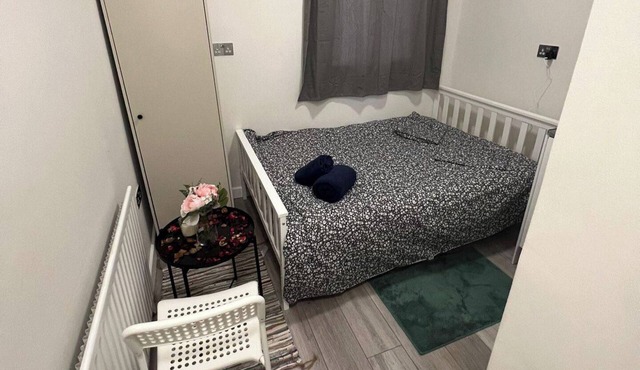 Studio - Sleeps 2 - Acton Park & Stn Close