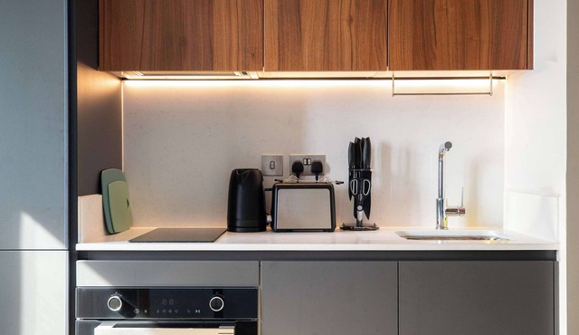 Studio Suite | Meeting Rooms & Cowork | StayCozy