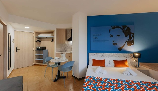 Studio with Castle Views + Rooftop Pool Access - Discover Palma de Mallorca