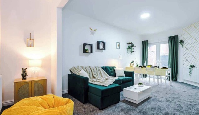 Stunning & Spacious Bungalow in Northwich, Sleep 8