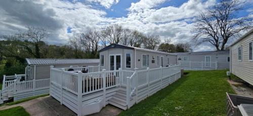 Stunning 2 bed Luxury Caravan at Hoburne Devon Bay, with Hot Tub and sea view