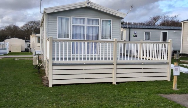 Stunning caravan with decking at Solent Breeze in Hampshire ref 38088SB