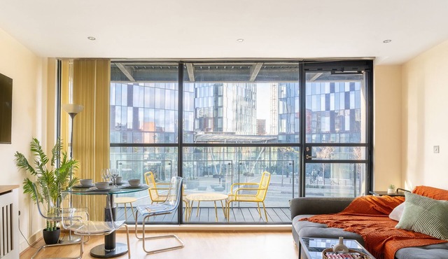 Stylish 2-Bed Apartment with Large Balcony