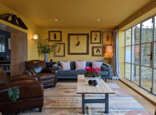 Stylish 3 bed Cotswold cottage with stunning views