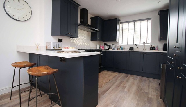 Stylish 3 Bed Home In Bath - Private Parking Wifi
