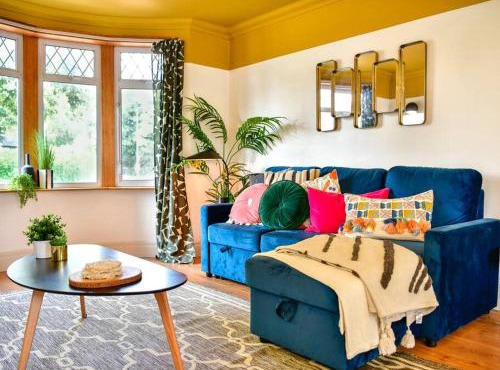 Stylish 3 Bed Home with Parking!