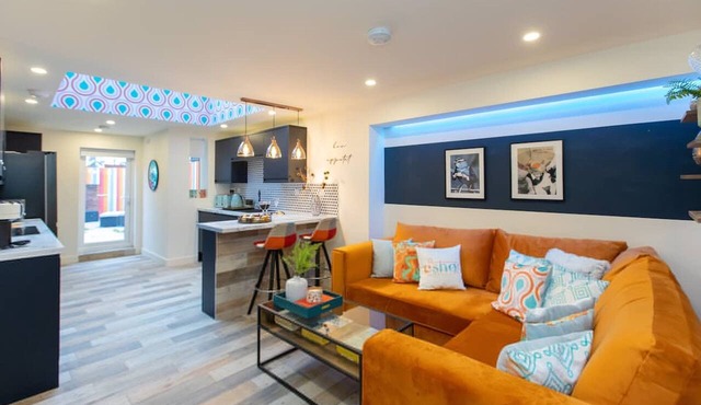 Stylish 5Bed 5 Bath House On Street Parking Garden