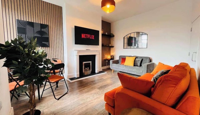 Stylish | 5BR 5BA Home in Salford | Street Parking