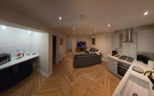 Stylish Modern 2 bedroom bungalow - Driveway & Wifi
