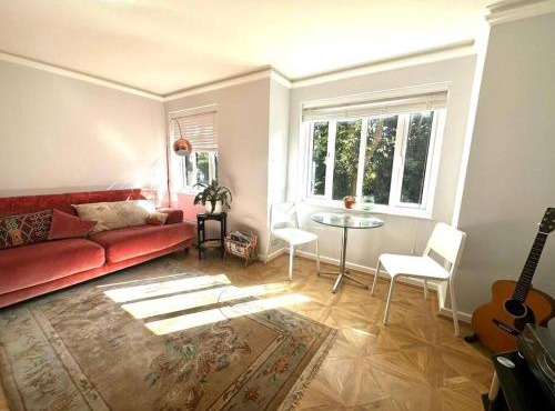 Stylish, Peaceful 2-Bed Flat with Free Parking