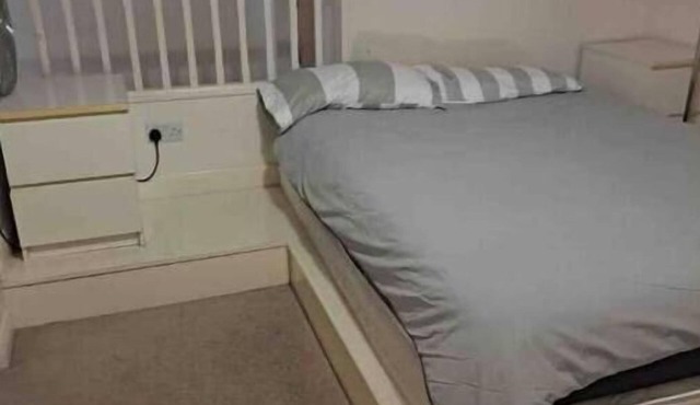 Stylish West London Loft with Terrace, Fast WiFi & Great Transport Links
