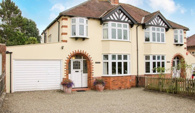 Sunningdale: A Charming Retreat