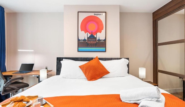 Sunny, Super Central, Seaview, 1 bed apartment, Sleeps 4 - Fast WiFi, All Mod Cons & a Luxurious Super King Bed