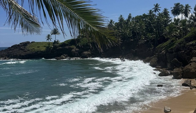 Sunset Haven: Spacious 2BR Beachside Stay