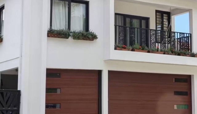 Sunset Haven: Spacious 2BR Beachside Stay