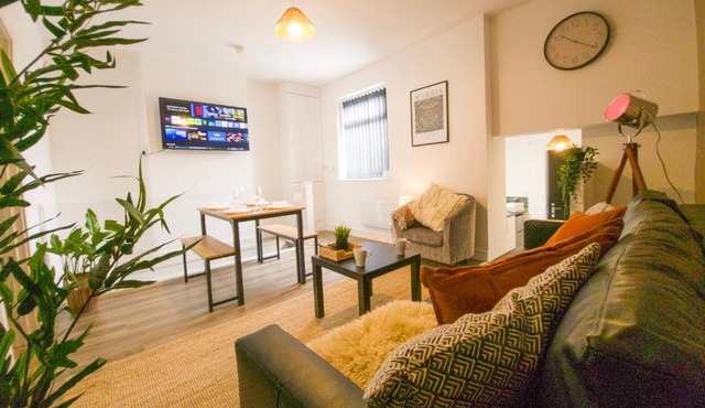 Super Convenient Keyless Entry Two Bedroom Loft by Property Promise