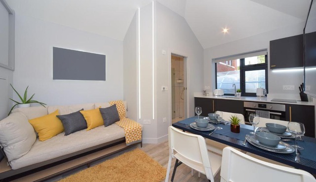 Super Cool Luxury Studio near the beach - Smart TV, Fast WiFi