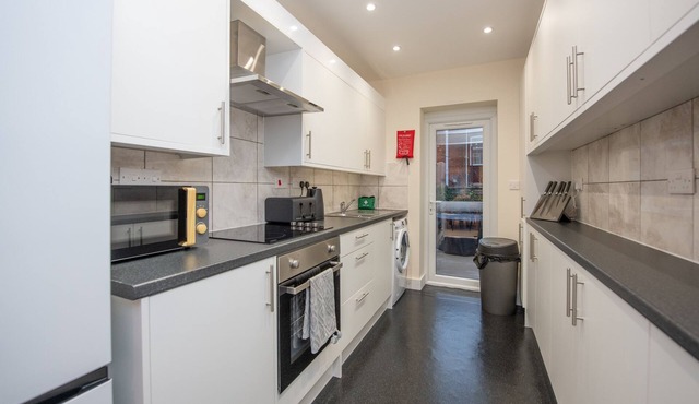 Sutton Cottage - 4 Bed House in Soton City Centre