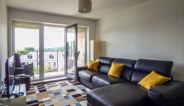 Tehidy: Modern Apartment with Balcony and WiFi