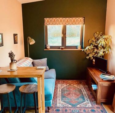 The Apple Shed - cosy cabin nestled in orchard in rural Devon