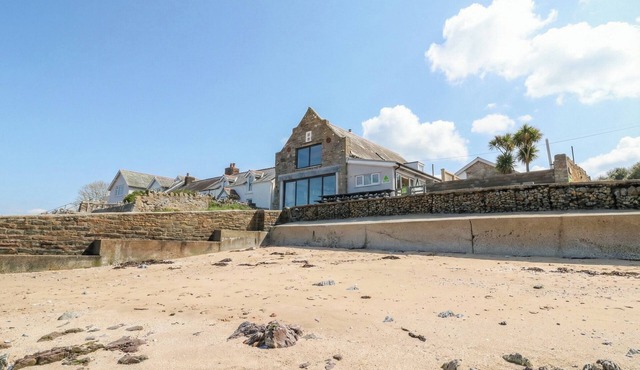 THE BOAT HOUSE - PORT EYNON, pet friendly in Port Eynon