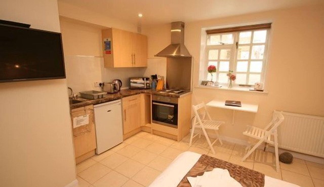 The Egg Room - an one bed studio (smaller) that sleeps 2 guests in 1 bedroom