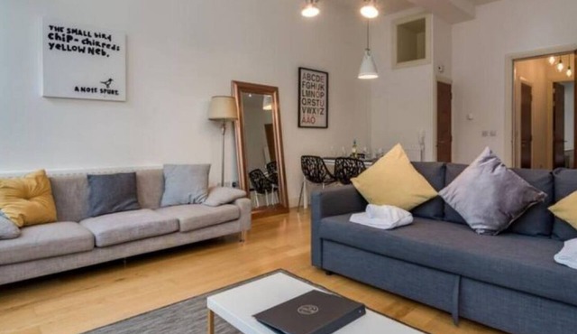 The Half Bap - Modern 1 Bed Apt in Belfast's Historic Cathedral Quarter