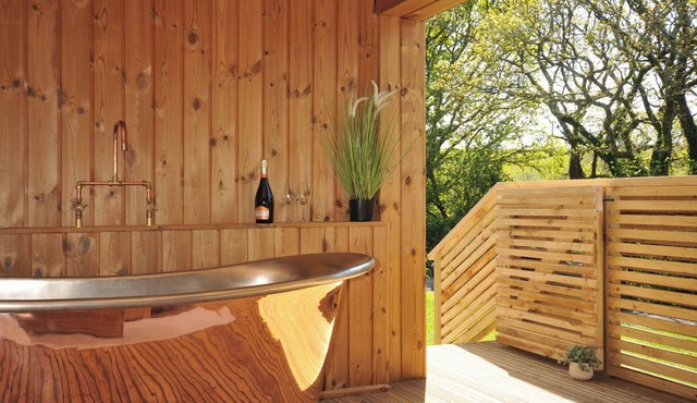 THE HIDEOUT, pet friendly, luxury holiday cottage in Lanreath