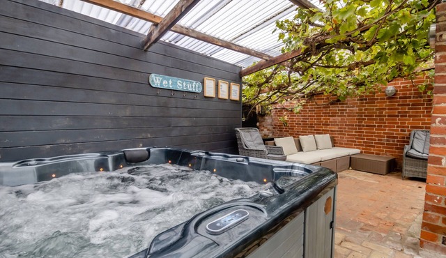 The Manor House - Five Bedroom House, Sleeps 10