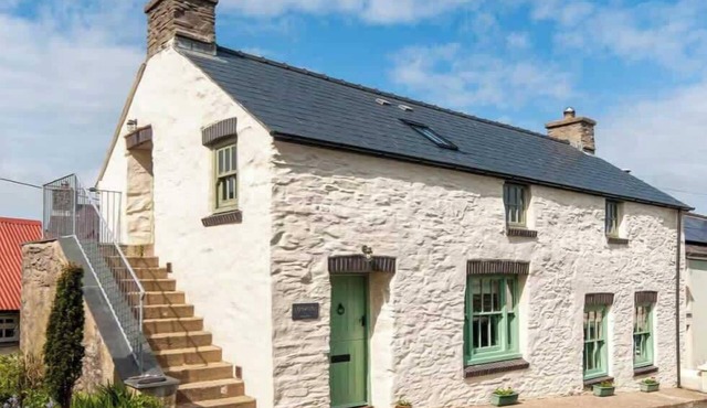 The Old Buttery | Log Burner | Nr Coast