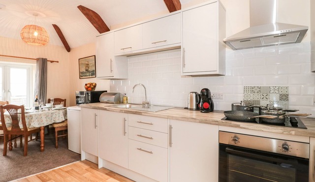 THE OLD LIGHTHOUSE COTTAGE, pet friendly in Watchet