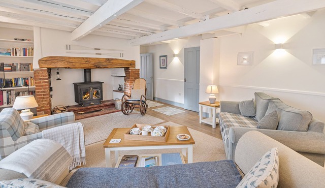 The Old Post Office - sleeps 6 guests in 3 bedrooms