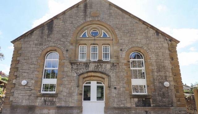 THE POPPY FIELDS ABODE, family friendly in Dyserth