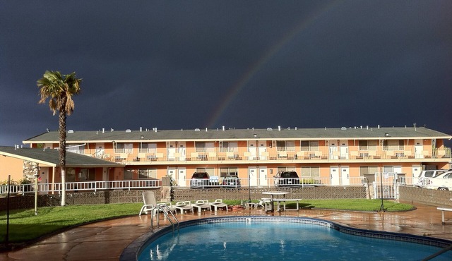 The River Inn and Suites