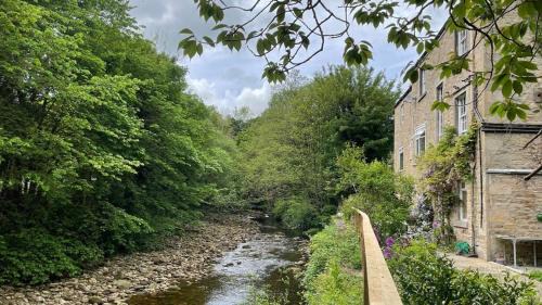 The Riverside Tailor's Retreat at Wray