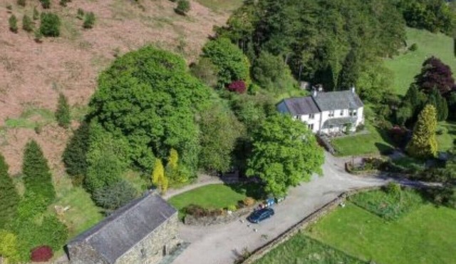 The Sett Cottage, stunning mountain views in heart of Lake District