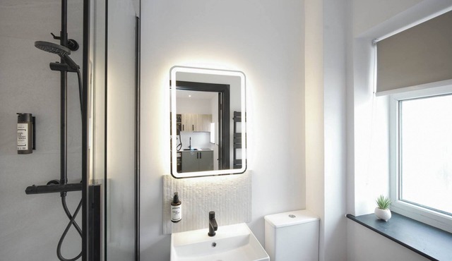 The Sixty | Premier 1BDR Apartment | Cardiff City