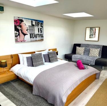 The Studio Christchurch B&B Luxury Garden Room