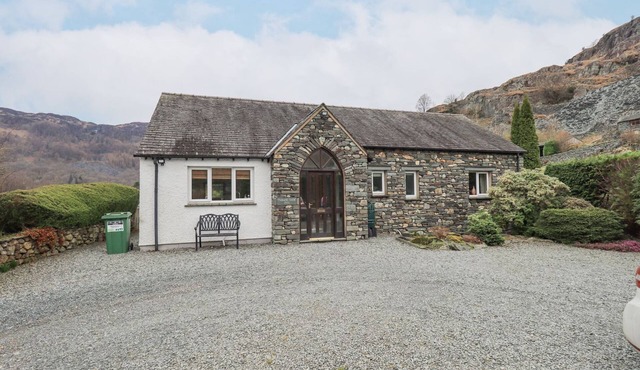 THRANG VIEW, pet friendly, with open fire in Chapel Stile