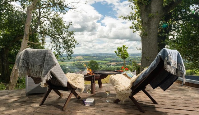 Tilbury Shepherd Huts & Holiday Cottages with Hot Tubs