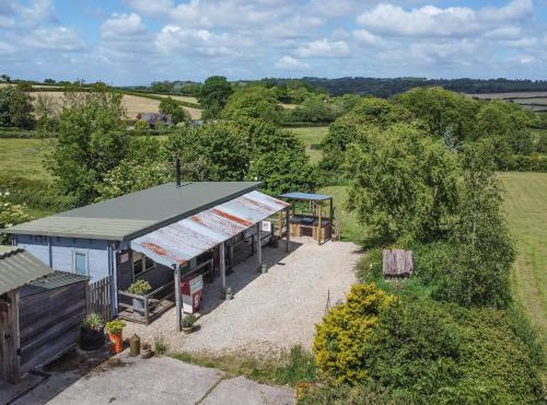 Tistocker's Log Cabin dog friendly with 1 acre field 2 DOGS ONLY