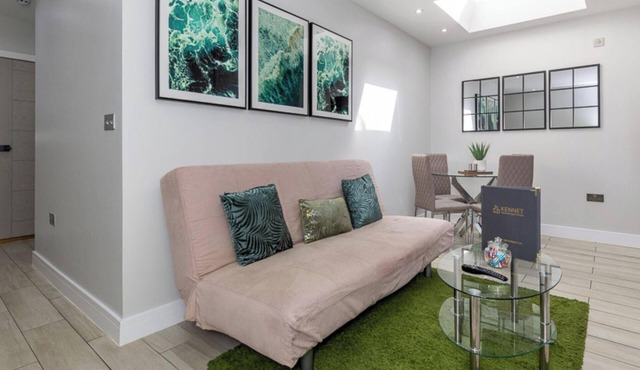 Town Centre Apartment with Private Terrace
