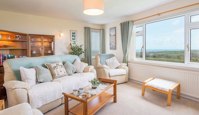 Trefisheg Bungalow, Holiday home Strumble Head, Sleeps 6, 3 bedrooms, bathrooms