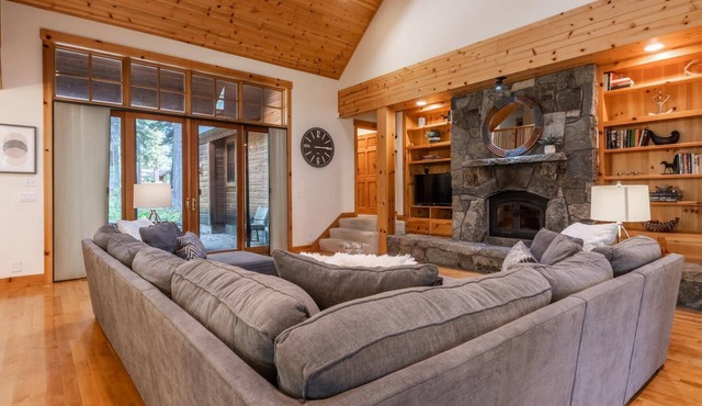 Truckee Shuttle Home w/Creekside Views