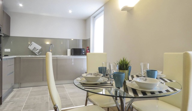 Tudors eSuites Birmingham Apartments with Gated Parking