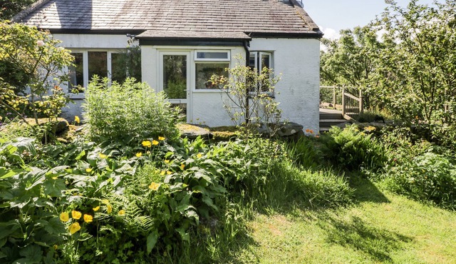TY ISEL, pet friendly, character holiday cottage in Bethesda