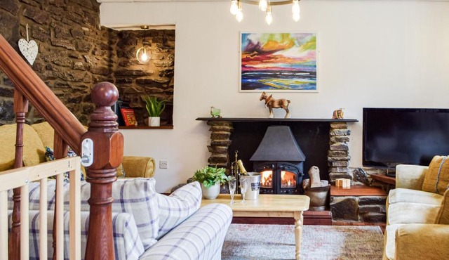 Ty Lewis Cottage