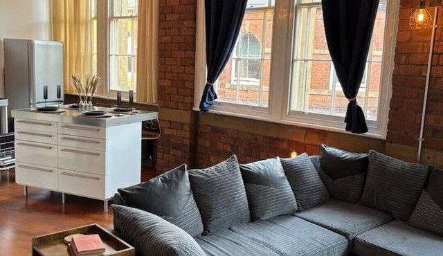 Unique Cathedral Quarter Victorian Apartment