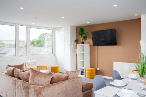 Vacant Nests Spacious Apartment Front Street